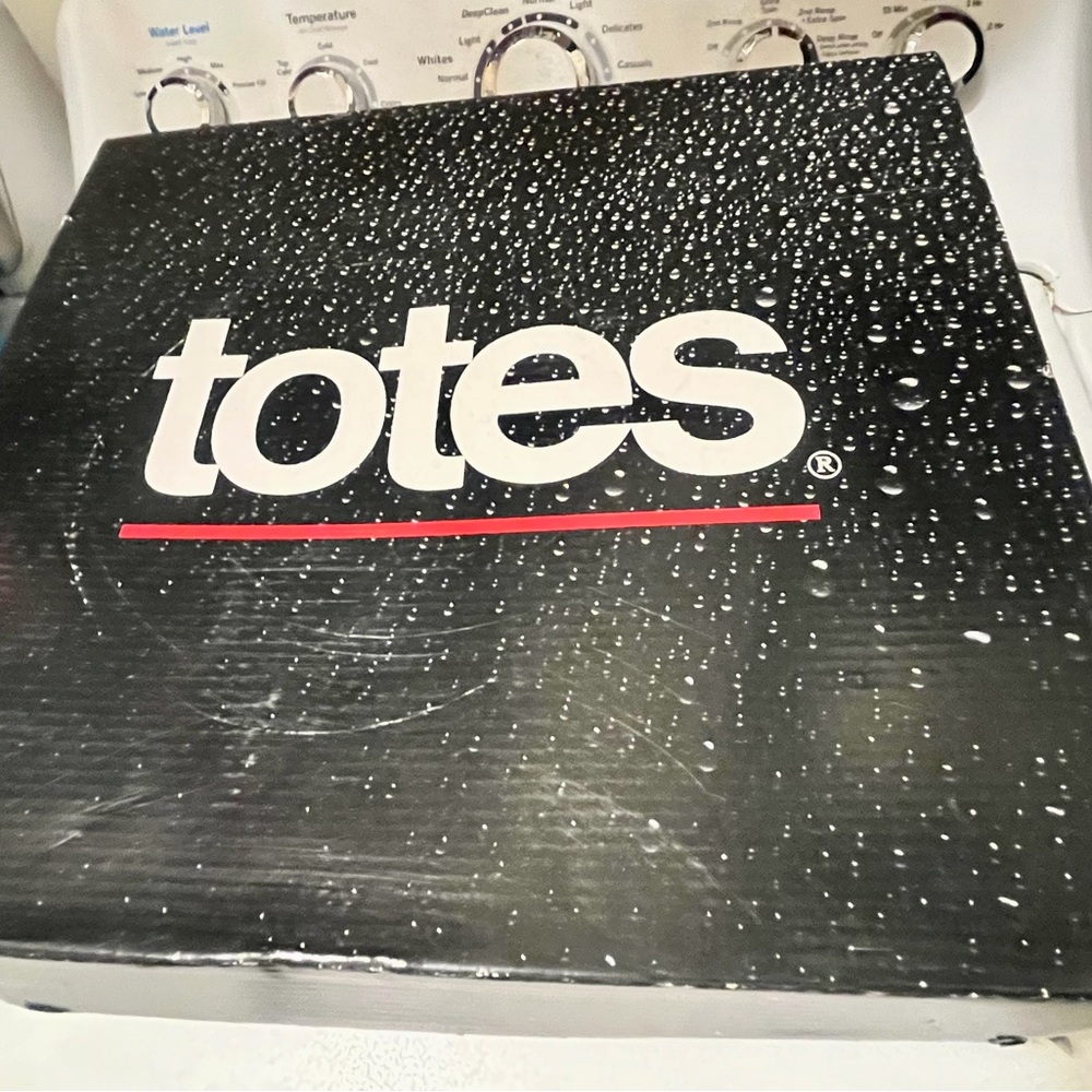 Totes Black Winter All Weather Boots….BRAND NEW/Never Worn/Still in box